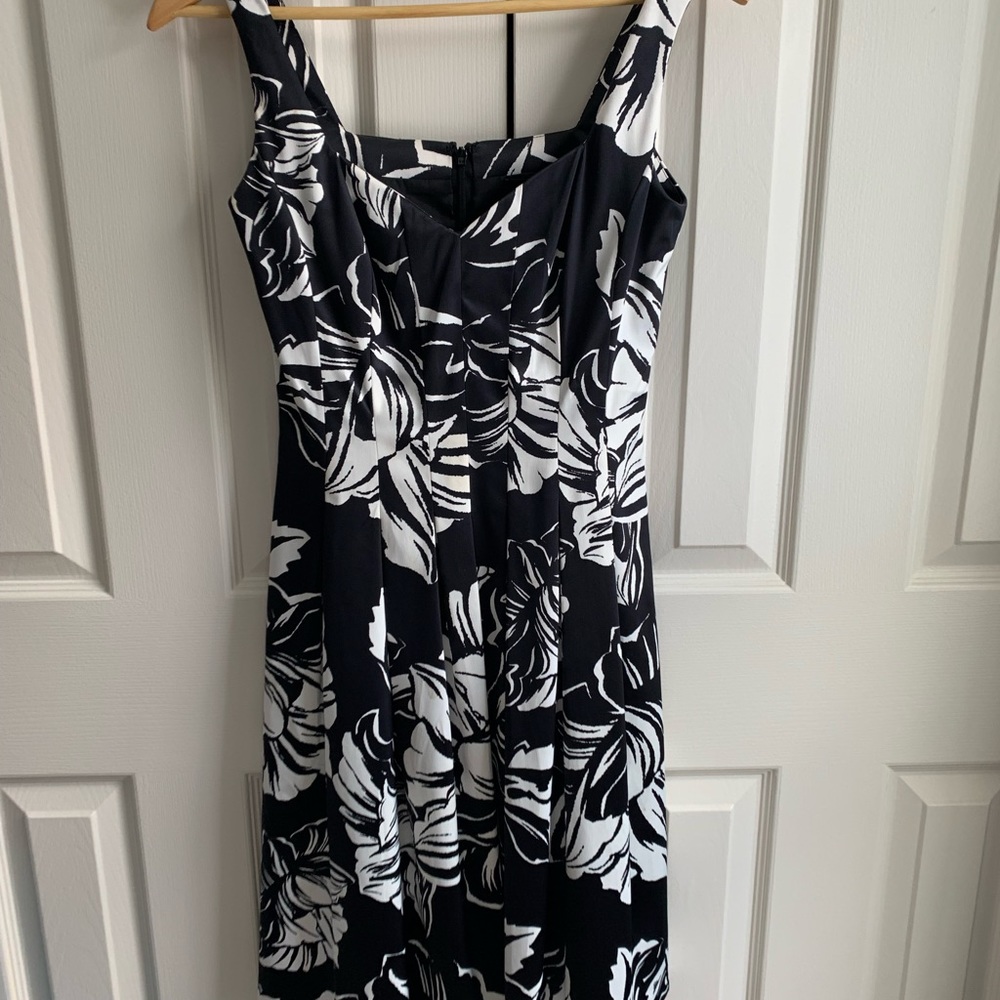 White House Black Market black and white cocktail dress. Excellent condition.